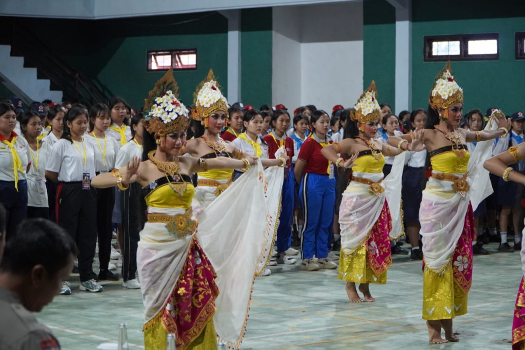 Tari Sekar Jepun Meriahkan Pembukaan JUMBARA PMR VI PMI Kabupaten Badung di Desa Dalung